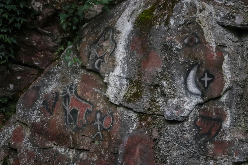 Da Pedra ao Silício: A Incrível História da Escrita e da Tecnologia - A Escrita nas Pedras